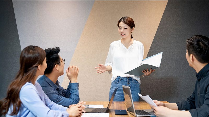 小标题：IT外包服务的背景与趋势
